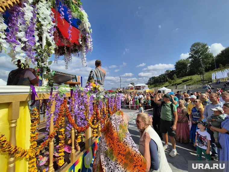 Минарет в мире Кутуб-Минар в Нью-Дели подсветили в цвета флага России (фото из архива)