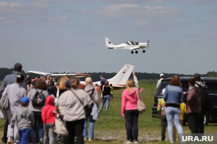 На аэродроме Логиново прошел фестиваль с участием авиации общего назначения