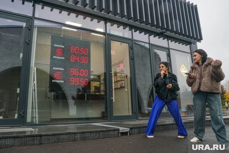 Доллар может остаться дешевым до Нового года