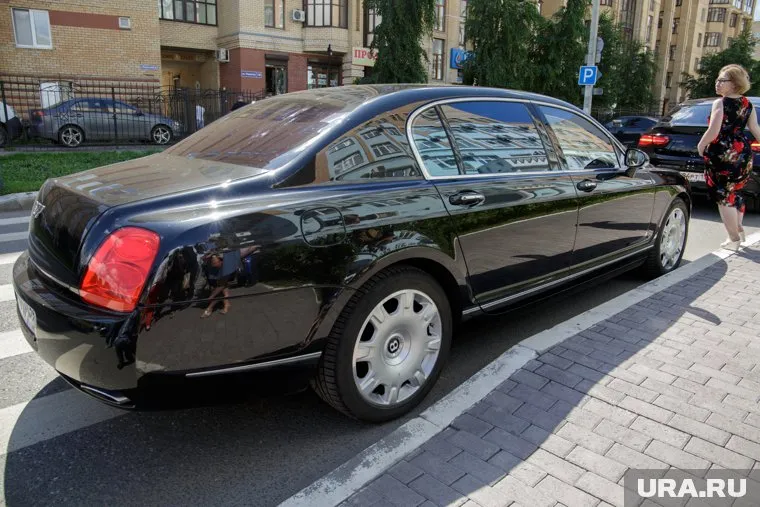 Шикарный «Бентли» довез Тимати и DJ Smash до суда