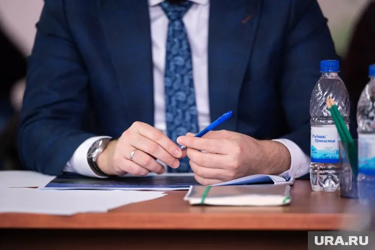 Глава Нижнетавдинского района Борисов эмоционально передал власть новому мэру Борисевичу