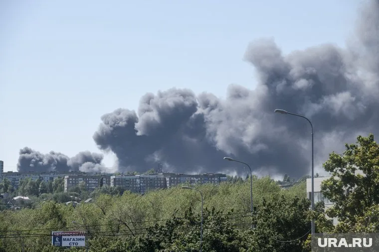 Дым от пожара был виден издалека (архивное фото)