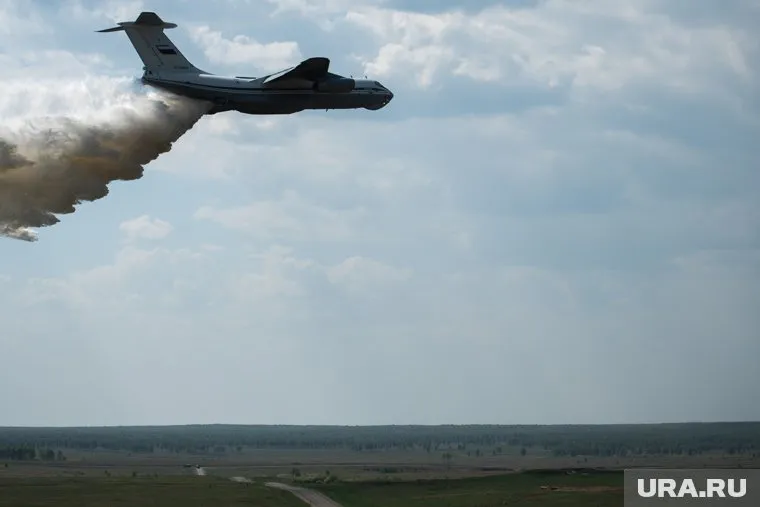 Самолет Ил-76 не долетел до посадочной полосы аэродрома