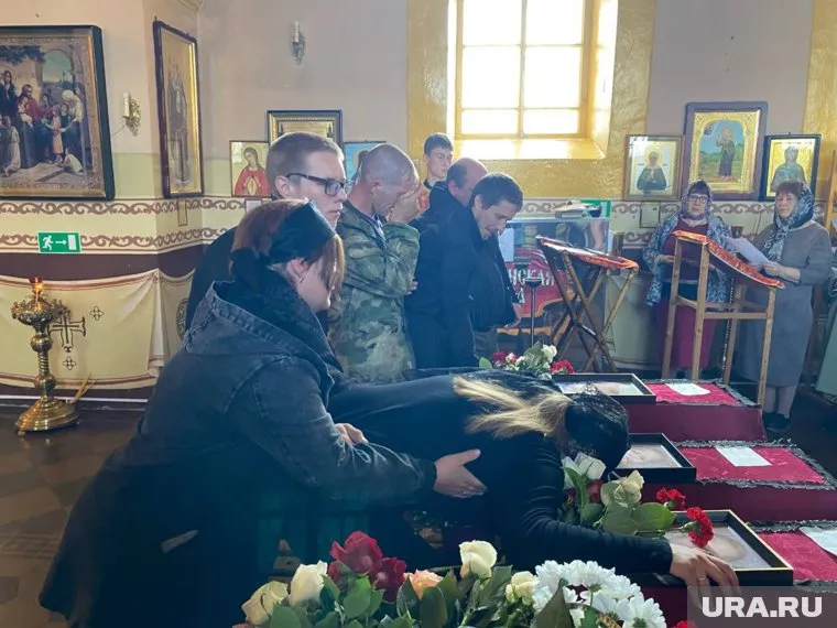 Похороны детей, погибших на пожаре, прошли в Юрюзани 24 апреля