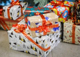 Миллиардер из ХМАО показал новогодние подарки для детей сотрудников