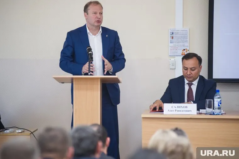 Единороссы увидели в обычной конференции кадровую интригу