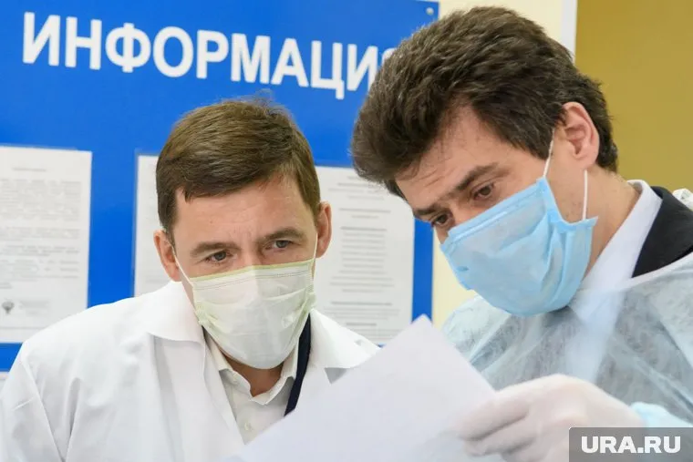 Александр Высокинский (справа) пытается убедить Евгения Куйвашева в своей эффективности