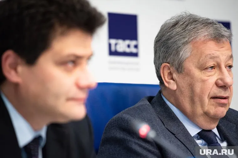 Аркадий Чернецкий представляет Свердловскую область в Совете Федерации с 2011 года