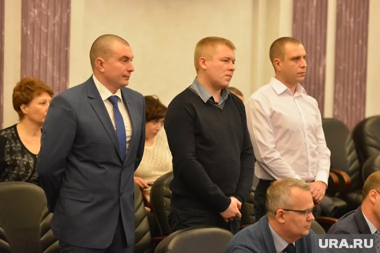 Меньшенин, Бугуев и Кольцов еще два месяца назад были под следствием. Сейчас они громят банду, нападавшую на инкассаторов