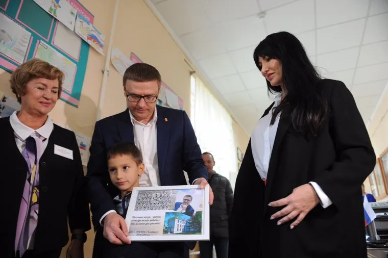 Алексей Текслер на участке для голосования на Едином дне голосования 2019. Челябинск