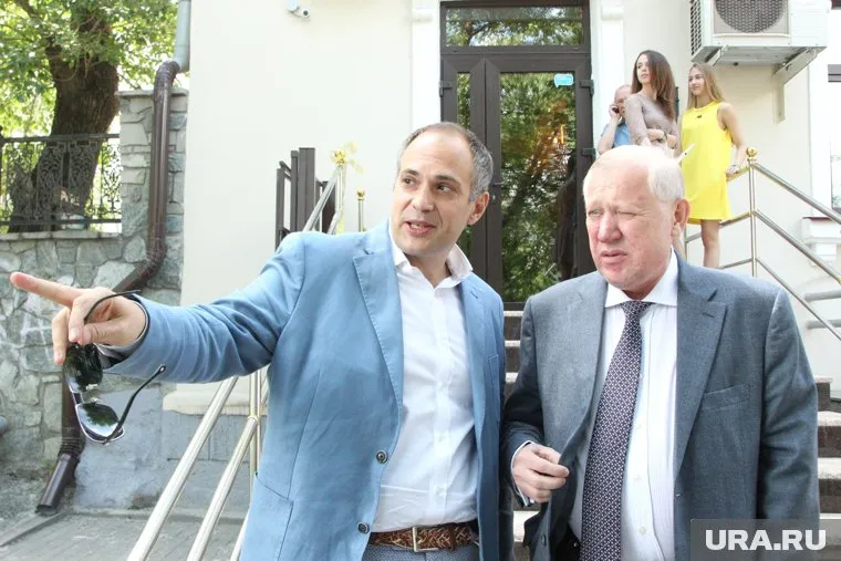 Консультант челябинского мэра Евгения Тефтелева (справа) Дмитрий Довженко может переехать в Великий Новгород
