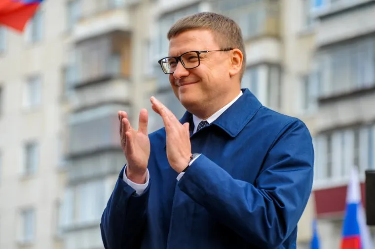 Президент Татарстана Рустэм Минниханов и Губернатор Алексей Текслер на открытии памятника Габдулле Тукаю. Челябинск