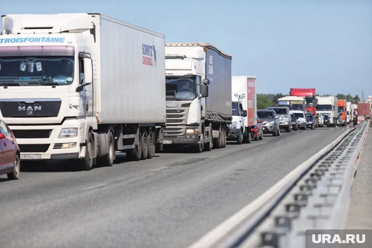 На курганской трассе пробка в сторону Тюмени
