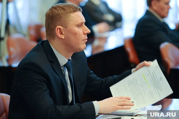 Артем Новиков уходит в отставку