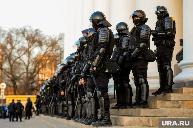 Силовики по всей стране начали получать путинские выплаты