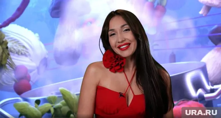 Юлия Блажец удивляла шефов мясом по-тайски в ананасе