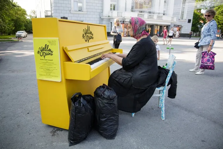 Закрытие Дягилевского фестиваля. Пермь , музыкант, пианино, музыка, бабушка, желтое пианино, yellow piano