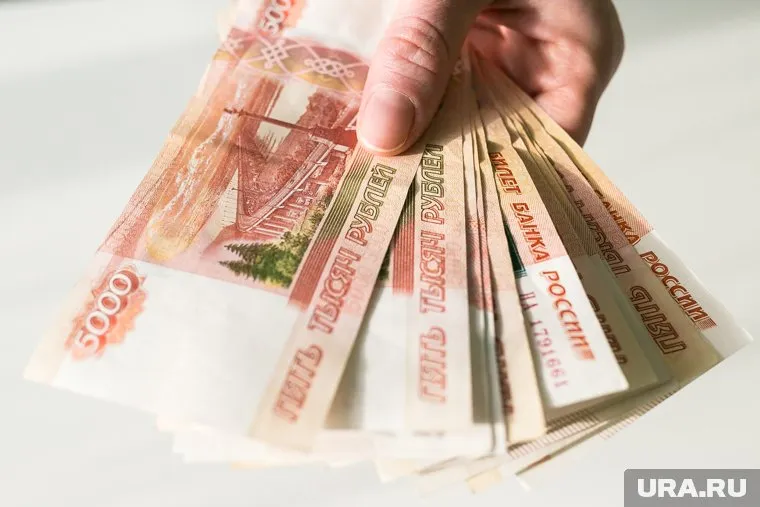 В ЯНАО 43,8% работников имеют зарплату более 100 тысяч рублей в месяц