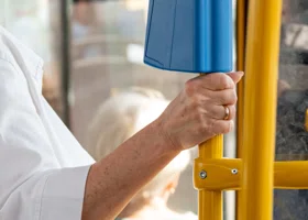 Пермячка отсудила деньги у перевозчика за падение в автобусе