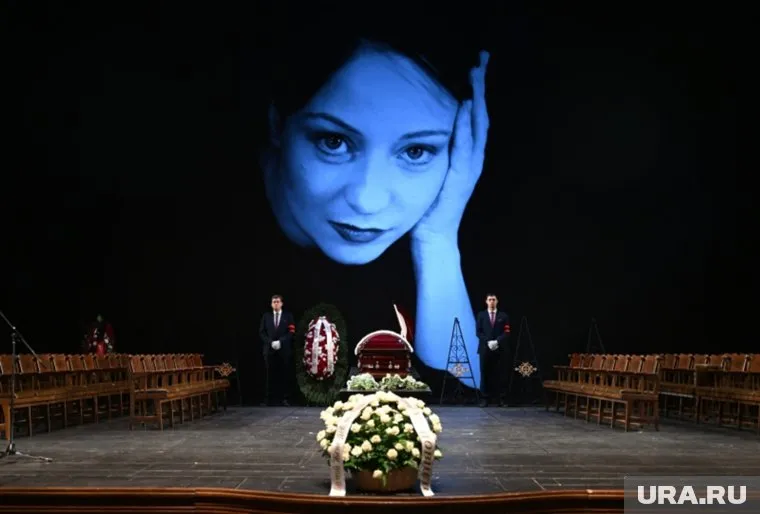 В столице проходит церемония прощания с Евгенией Добровольской