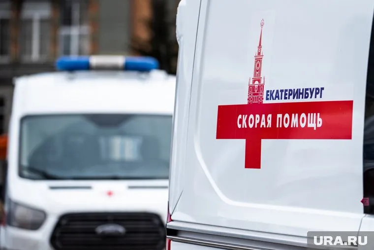 Ребенка везут в городскую больницу