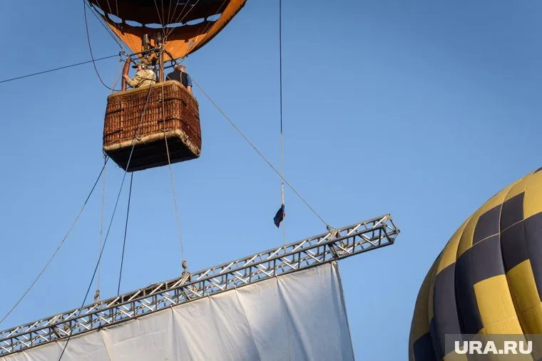 Челябинцам предлагают полеты на воздушном шаре, прыжки с парашютом и пивные ванны