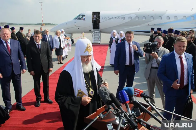 Патриарх Кирилл летал на супер-джете за 43 млн долларов, пишут журналисты The Bell