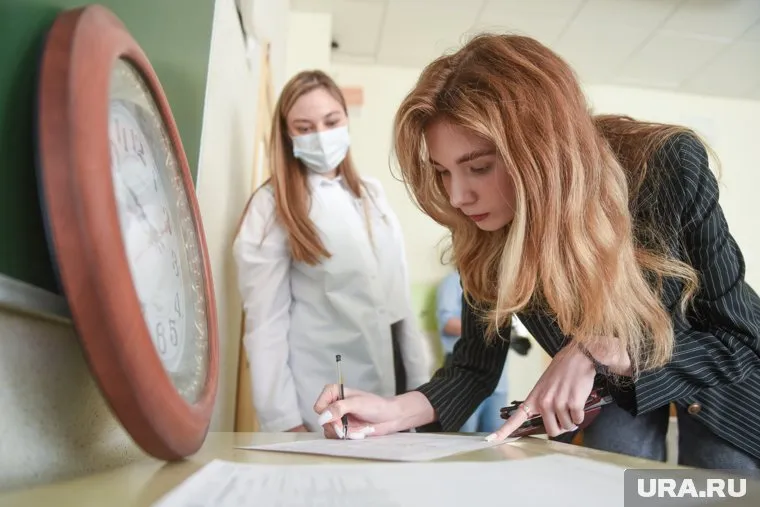 Почти в два раза увеличилось количество стобалльников 