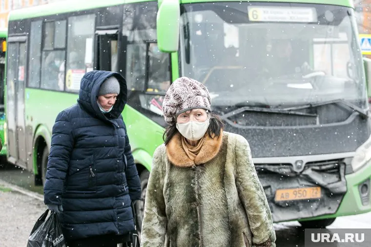 В прошлый раз льготные транспортные карты пожилых были заблокированы более трех месяцев