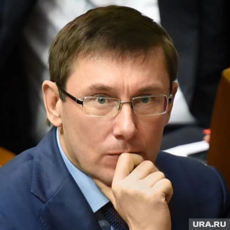 Луценко ждет, когда Порошенко вернется из-за границы