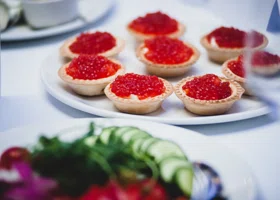 Россияне начали массово закупаться новогодними продуктами