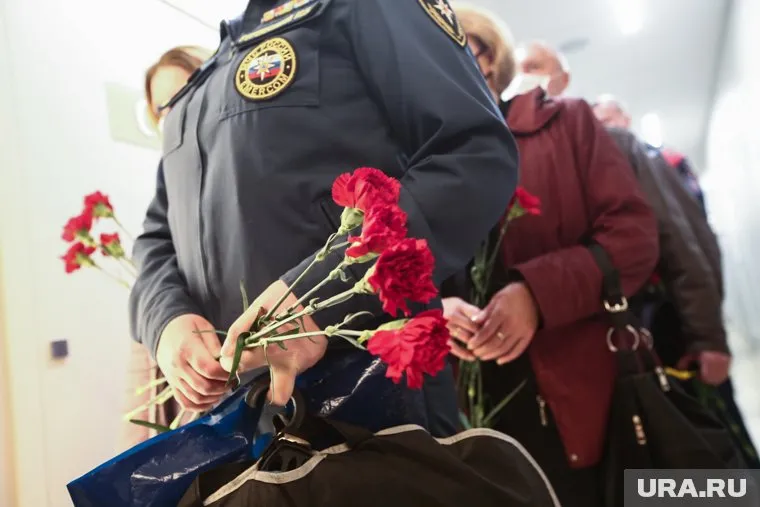 Попрощаться с Евгением Зиничевым приехали чиновники и коллеги