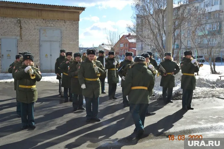 Рота почетного караула прошла для одного ветерана