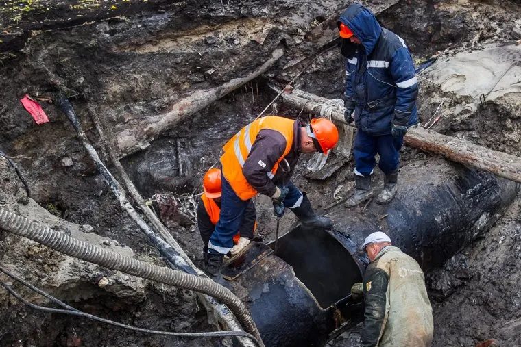 Водоканал смыл набережную. Тюмень