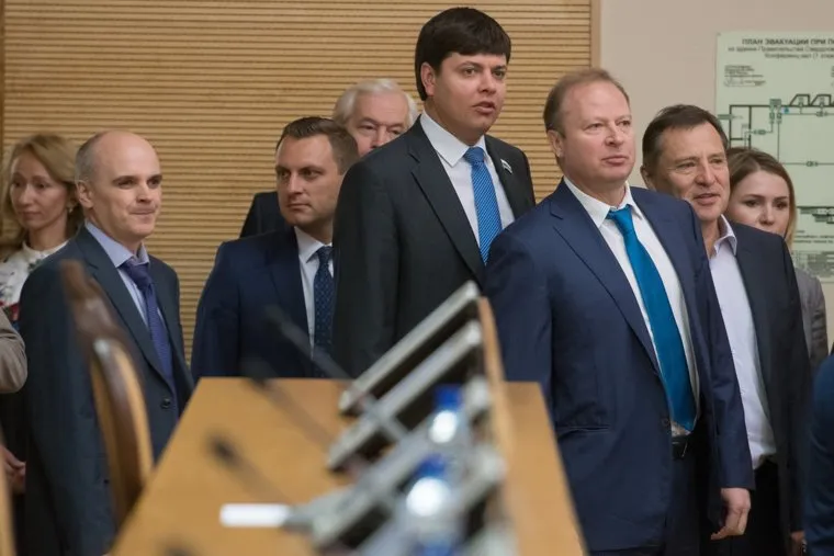 Вручение мандатов депутатам седьмого созыва Екатеринбургской городской Думы. Екатеринбург