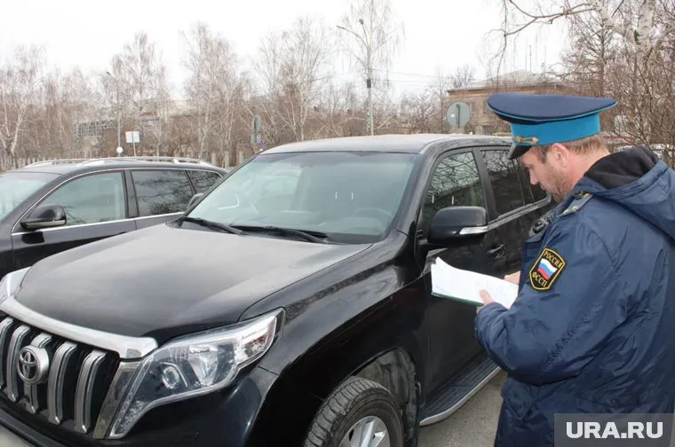 Владелец иномарки задолжал 8 млн рублей