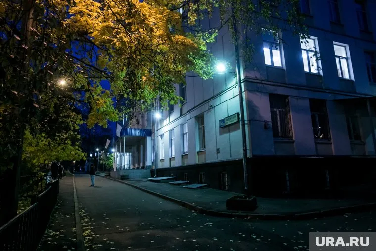 Дети из школы возвращаются по темноте