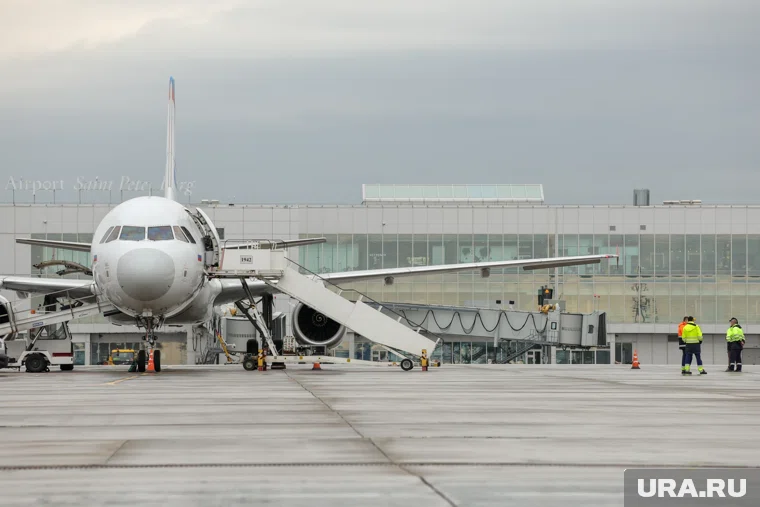 Самолет благополучно приземлился в Пулково
