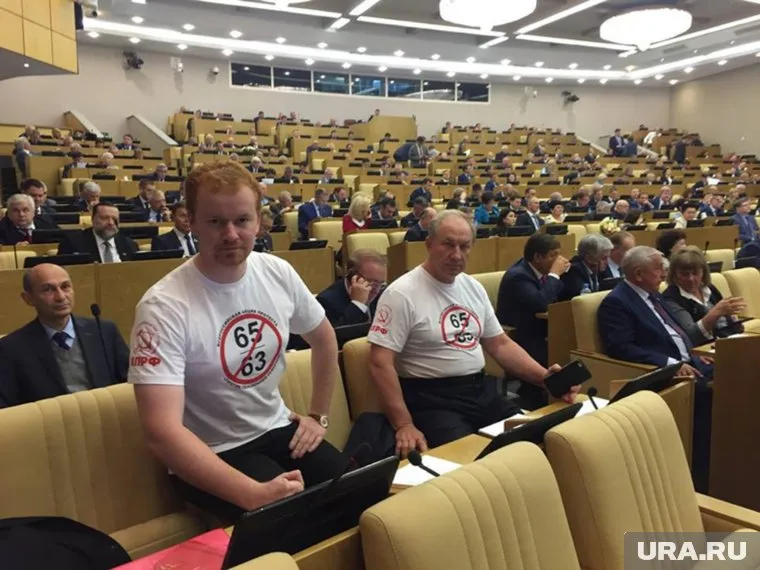 «Протестные» футболки не помешали депутатам принять поправки