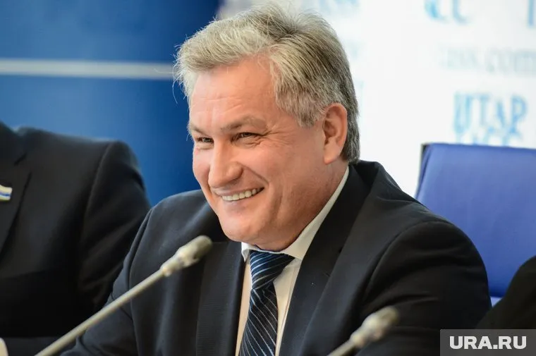 Юрий Биктуганов останется главой свердловского минобразования