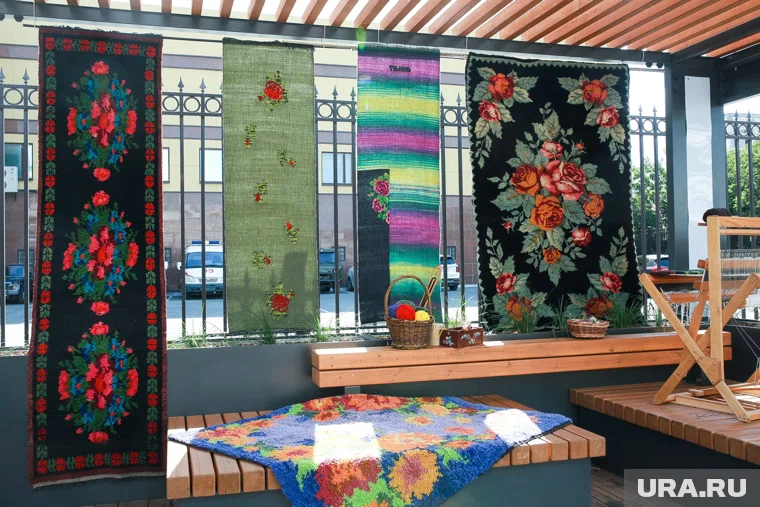 Также из соседней республики контрабандой в РФ завезли велосипедные шины, одежду и текстиль