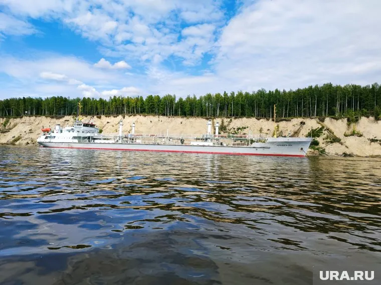 Топливо доставляют на специальных грузах