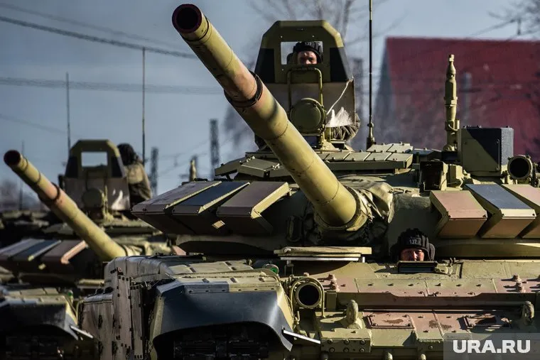 В заметке CNN о России использовалось фото украинских танков (архивное фото)