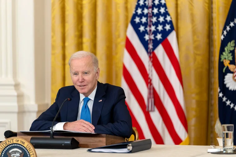 Люди перестают верить в нарративы Байдена, заявил Дмитриев