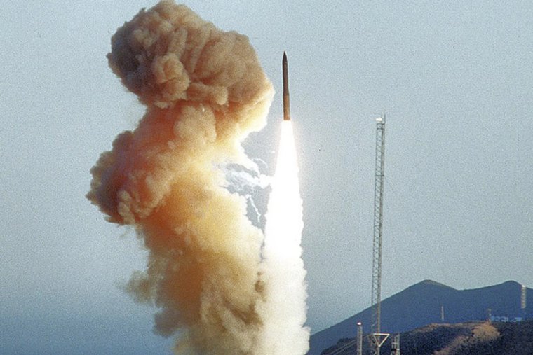 США запустили баллистическую ракету Minuteman III без боезаряда