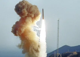 США запустили баллистическую ракету Minuteman III без боезаряда