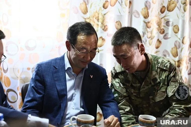 Айсен Николаев навестил дом Героя России Алексея Неустроева