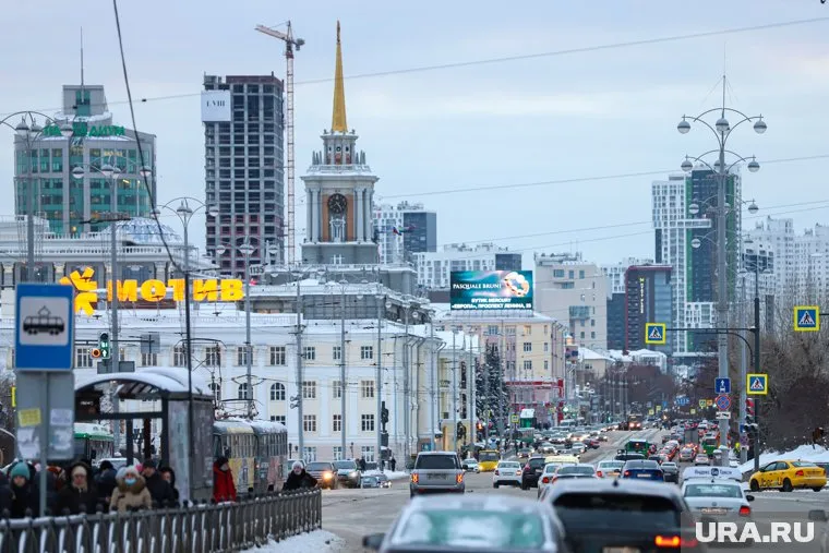 На перекрестке проспекта Ленина и улицы Сакко и Ванцетти продают четырехэтажное здание