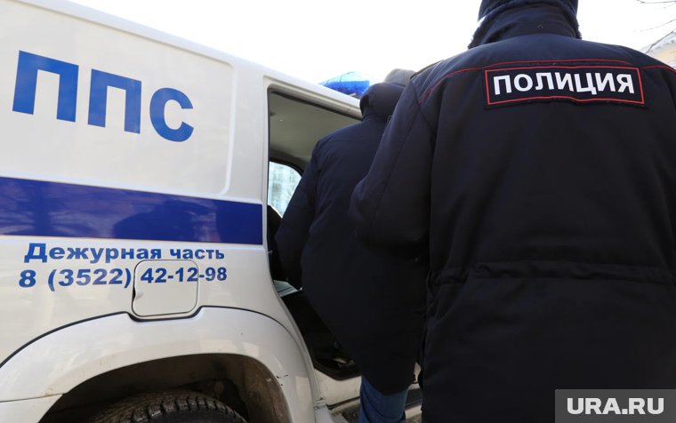 Кидал коктейли Молотова в здание полиции: в Далматово ФСБ и МВД задержали ночного поджигателя. Видео