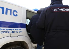 Кидал коктейли Молотова в здание полиции: в Далматово ФСБ и МВД задержали ночного поджигателя